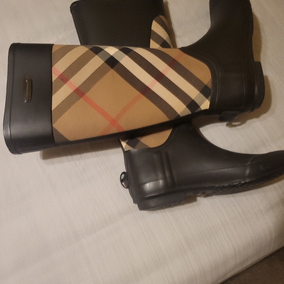 Brown Burberry rubber rain boots size 7 and 1/2 women's - Picture 2 of 7